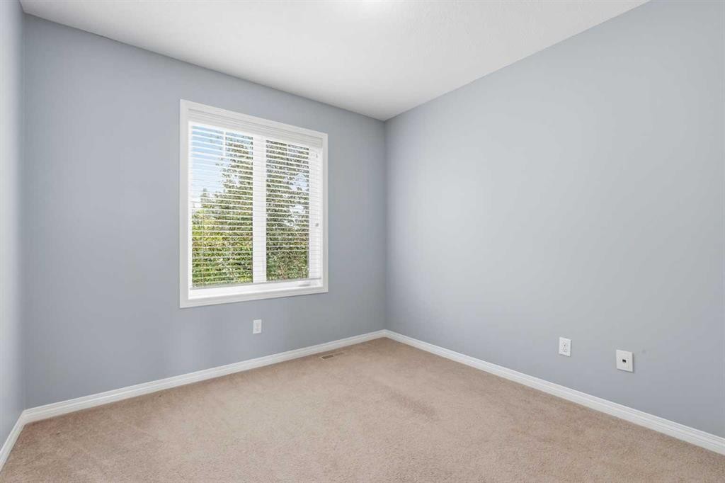 149 Prestwick Villas Se, Calgary, AB - Indoor Photo Showing Other Room