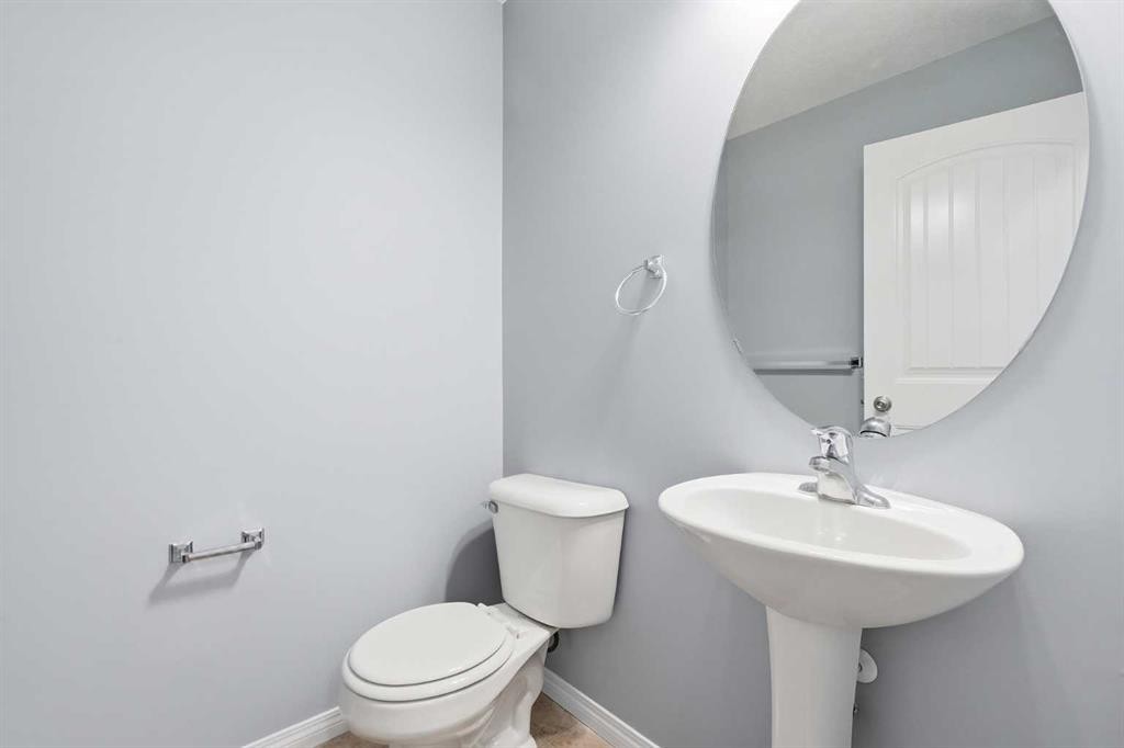 149 Prestwick Villas Se, Calgary, AB - Indoor Photo Showing Bathroom