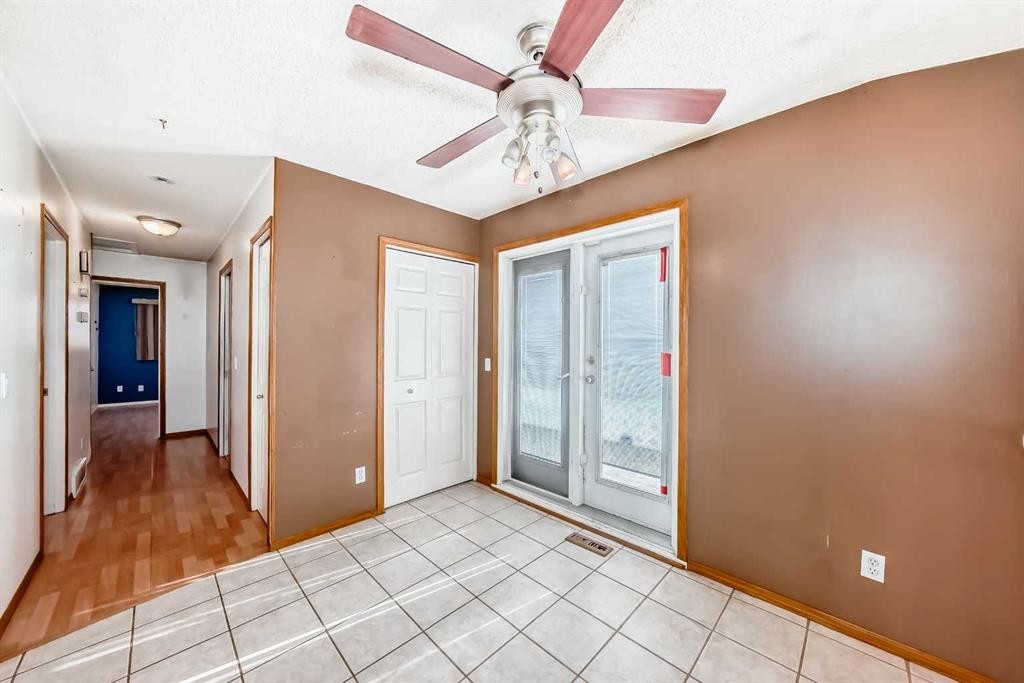 243 Erin Meadow Close, Calgary, AB - Indoor Photo Showing Other Room