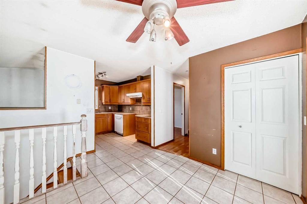 243 Erin Meadow Close, Calgary, AB - Indoor