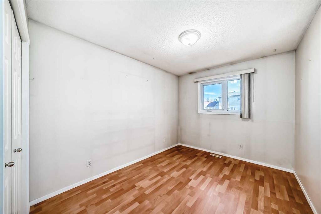 243 Erin Meadow Close, Calgary, AB - Indoor Photo Showing Other Room