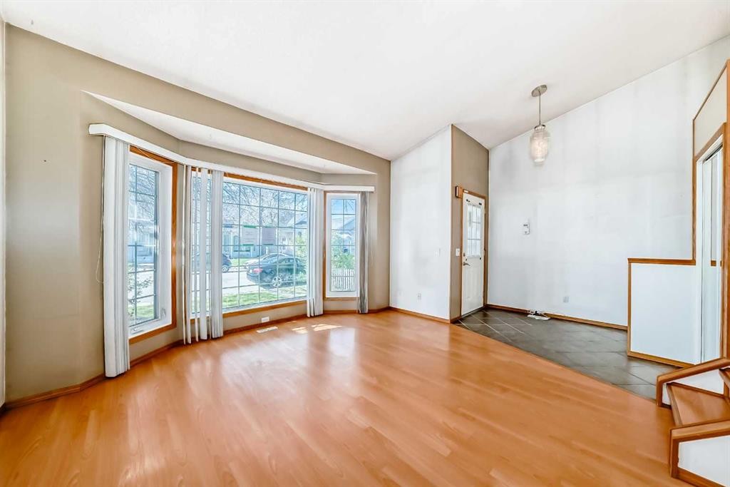 243 Erin Meadow Close, Calgary, AB - Indoor Photo Showing Other Room