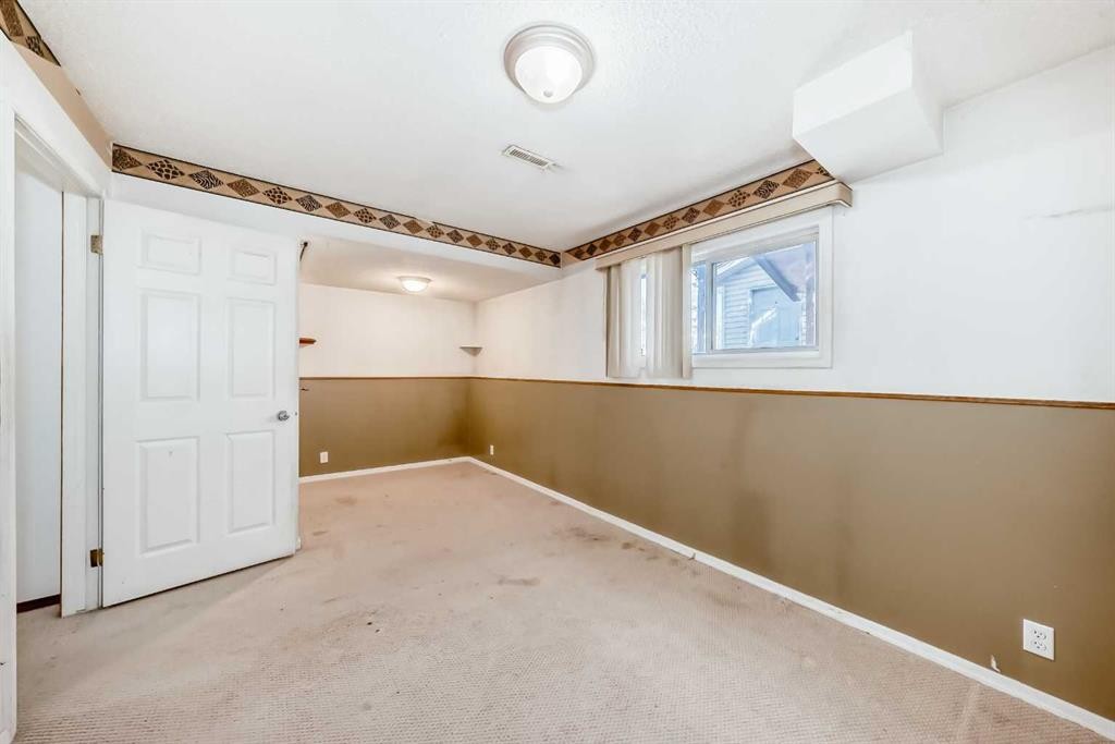 243 Erin Meadow Close, Calgary, AB - Indoor Photo Showing Other Room