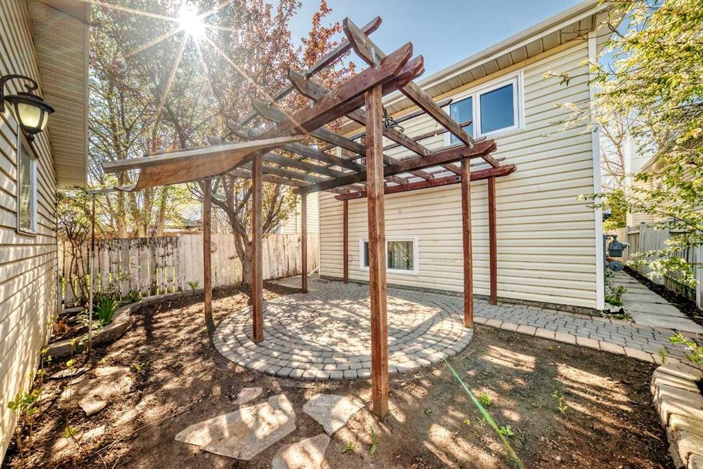 243 Erin Meadow Close, Calgary, AB - Outdoor