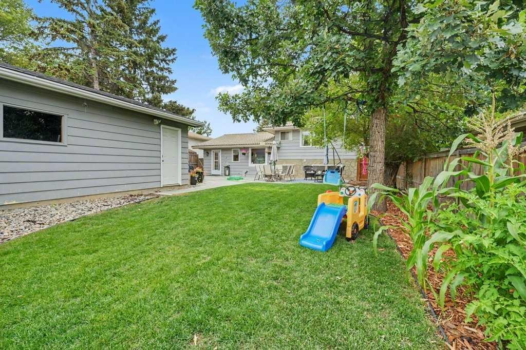 727 120 Avenue Sw, Calgary, AB - Outdoor