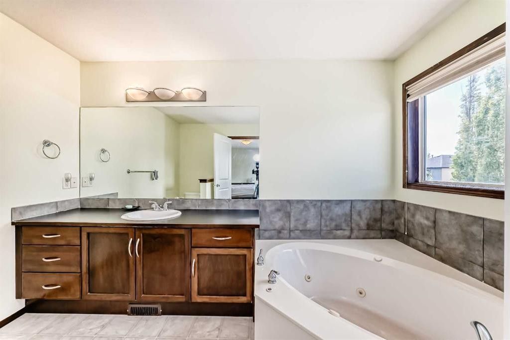 55 Eversyde Gardens Sw, Calgary, AB
