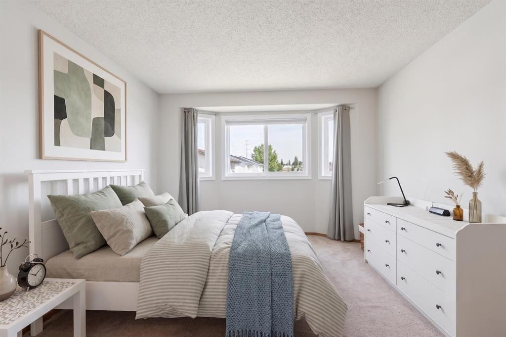 151 Rivercrest Close Se, Calgary, AB - Indoor Photo Showing Bedroom