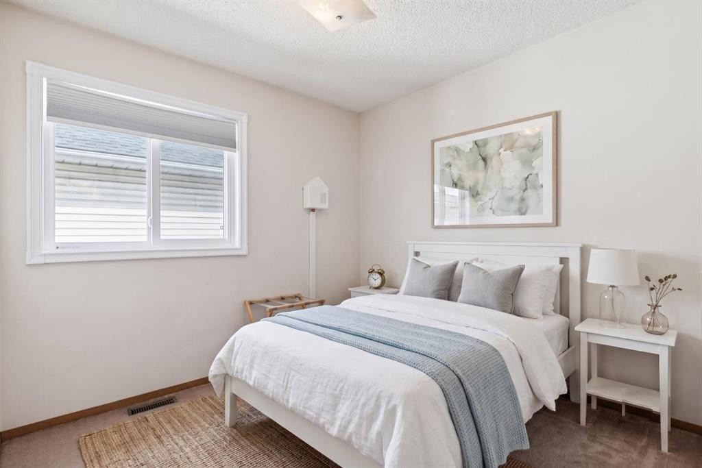 151 Rivercrest Close Se, Calgary, AB - Indoor Photo Showing Bedroom