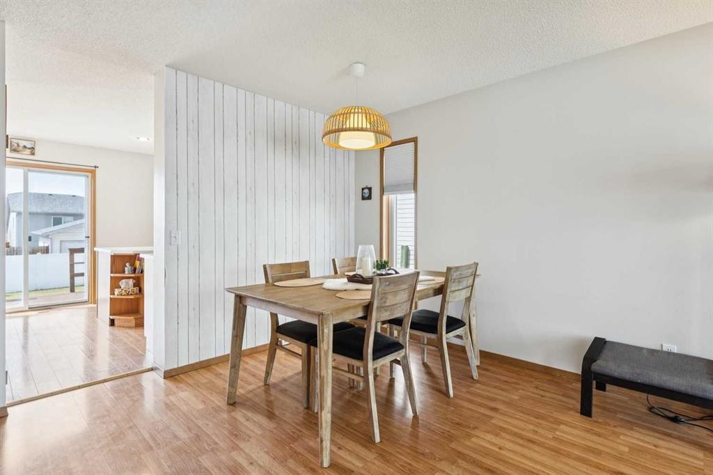 151 Rivercrest Close Se, Calgary, AB - Indoor Photo Showing Dining Room