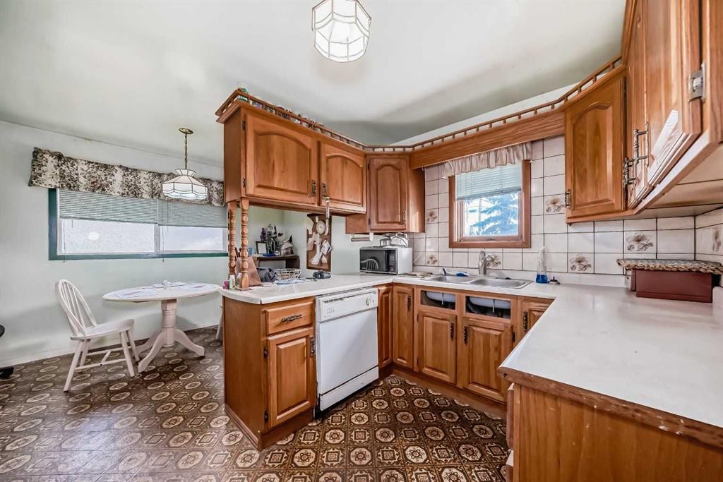2622 42 Street Se, Calgary, AB