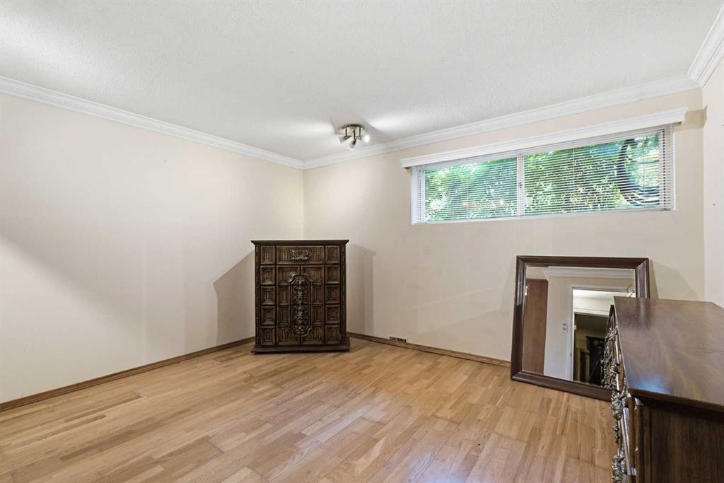 16 Dalroy Crescent Nw, Calgary, AB - Indoor Photo Showing Other Room