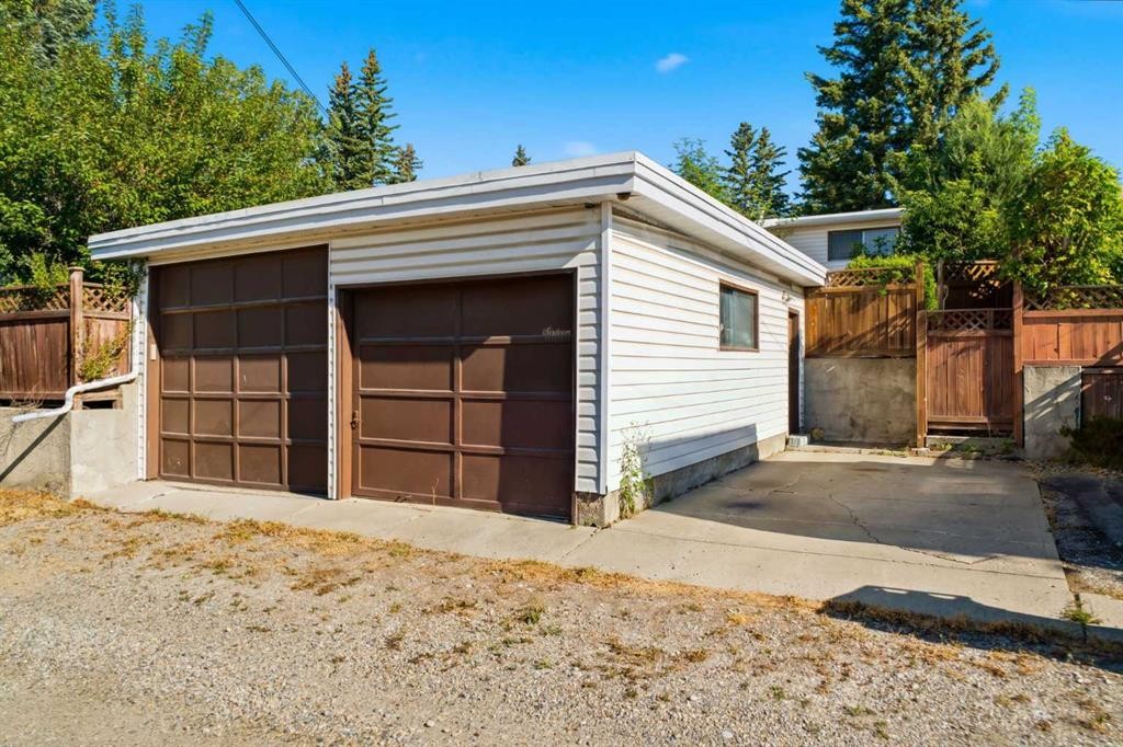 16 Dalroy Crescent Nw, Calgary, AB - Outdoor
