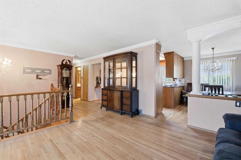 16 Dalroy Crescent Nw, Calgary, AB - Indoor