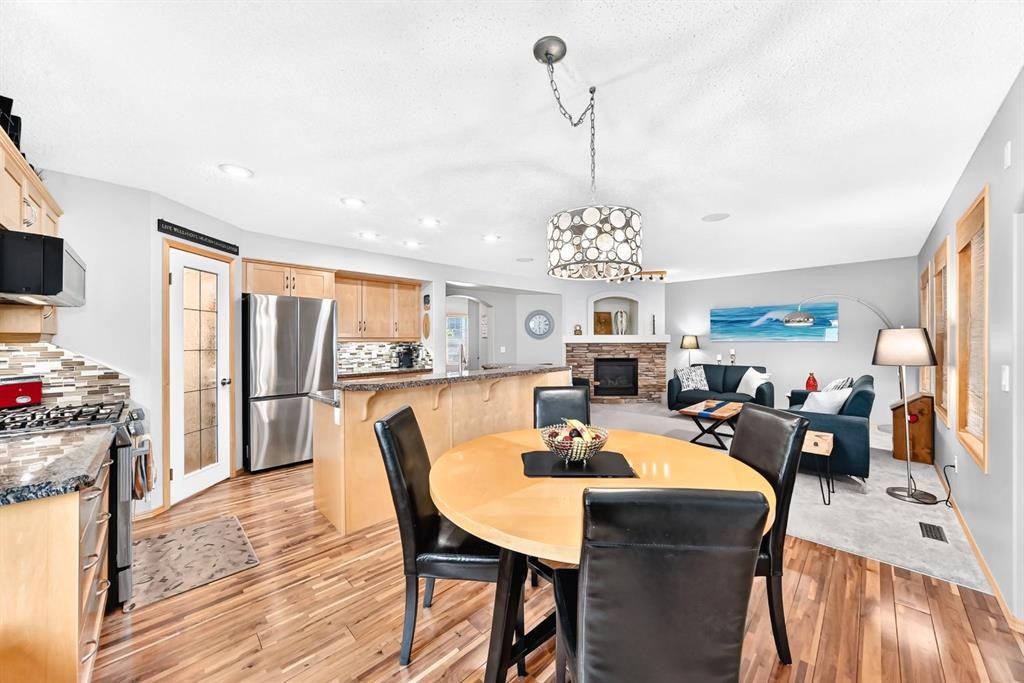 206 Panamount Grove Nw, Calgary, AB - Indoor Photo Showing Dining Room