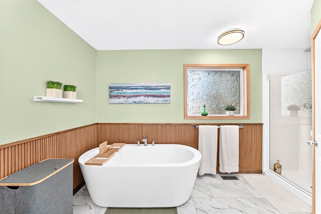 206 Panamount Grove Nw, Calgary, AB - Indoor Photo Showing Bathroom
