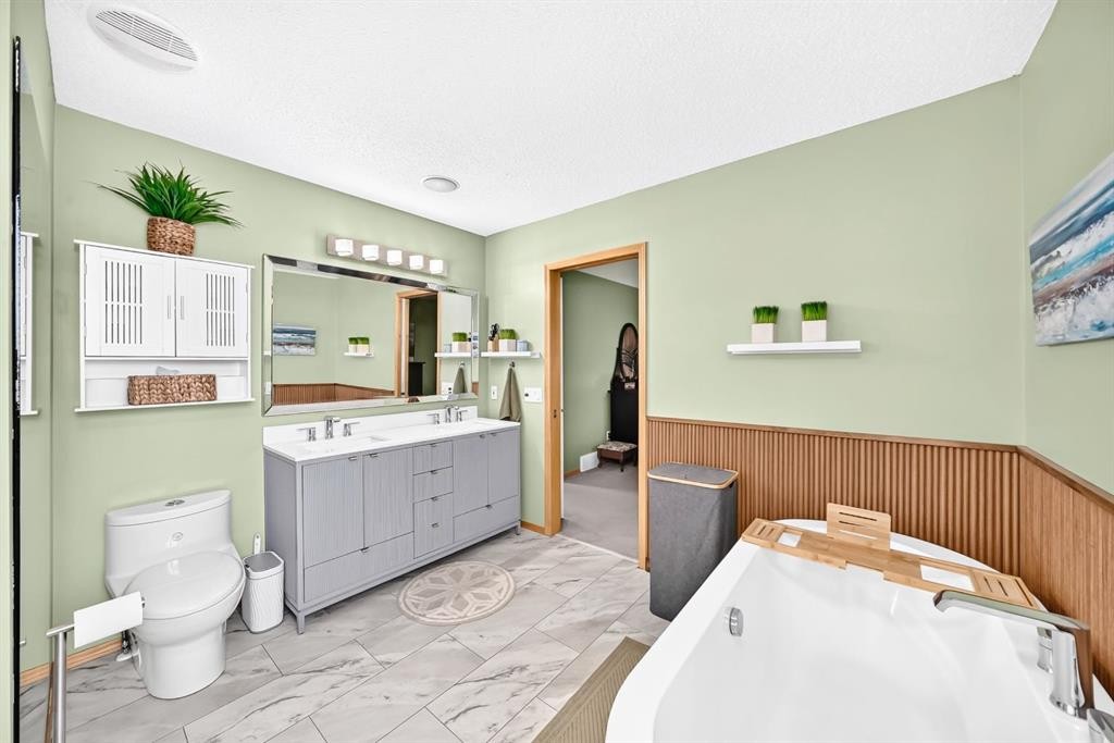 206 Panamount Grove Nw, Calgary, AB - Indoor Photo Showing Bathroom