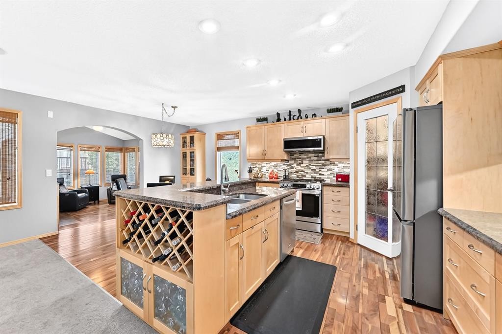 206 Panamount Grove Nw, Calgary, AB - Indoor Photo Showing Kitchen With Double Sink With Upgraded Kitchen