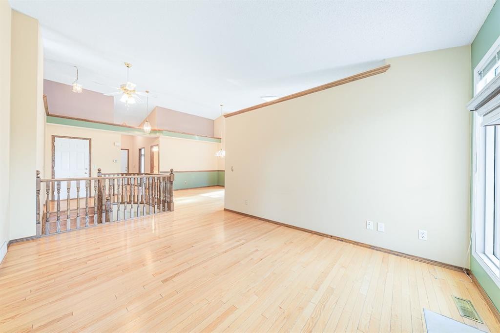 22 Douglas Woods Park Se, Calgary, AB - Indoor Photo Showing Other Room