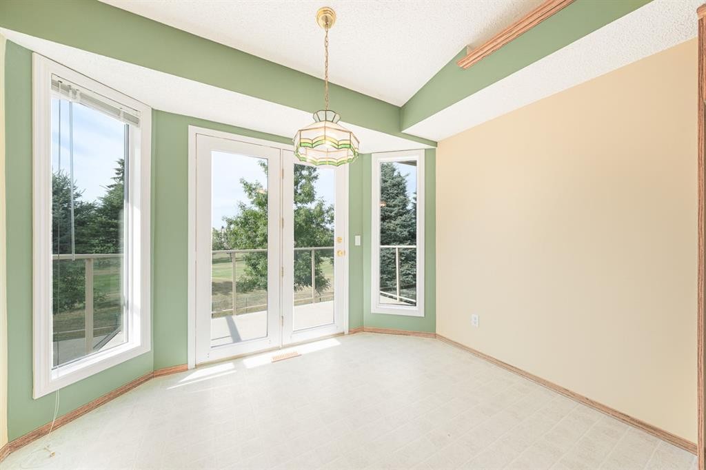 22 Douglas Woods Park Se, Calgary, AB - Indoor Photo Showing Other Room