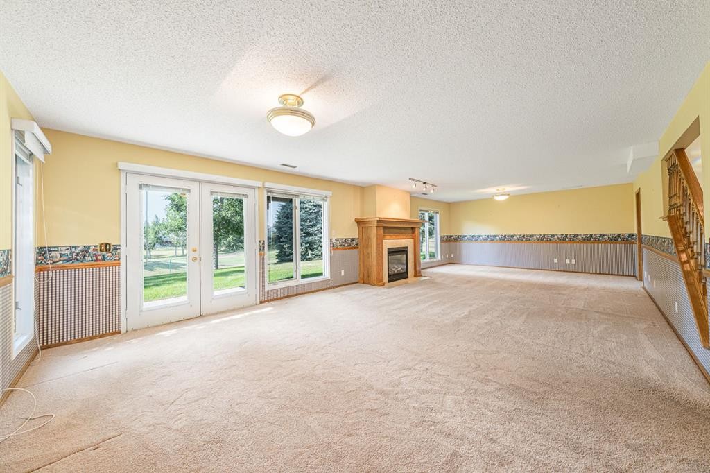 22 Douglas Woods Park Se, Calgary, AB - Indoor Photo Showing Other Room