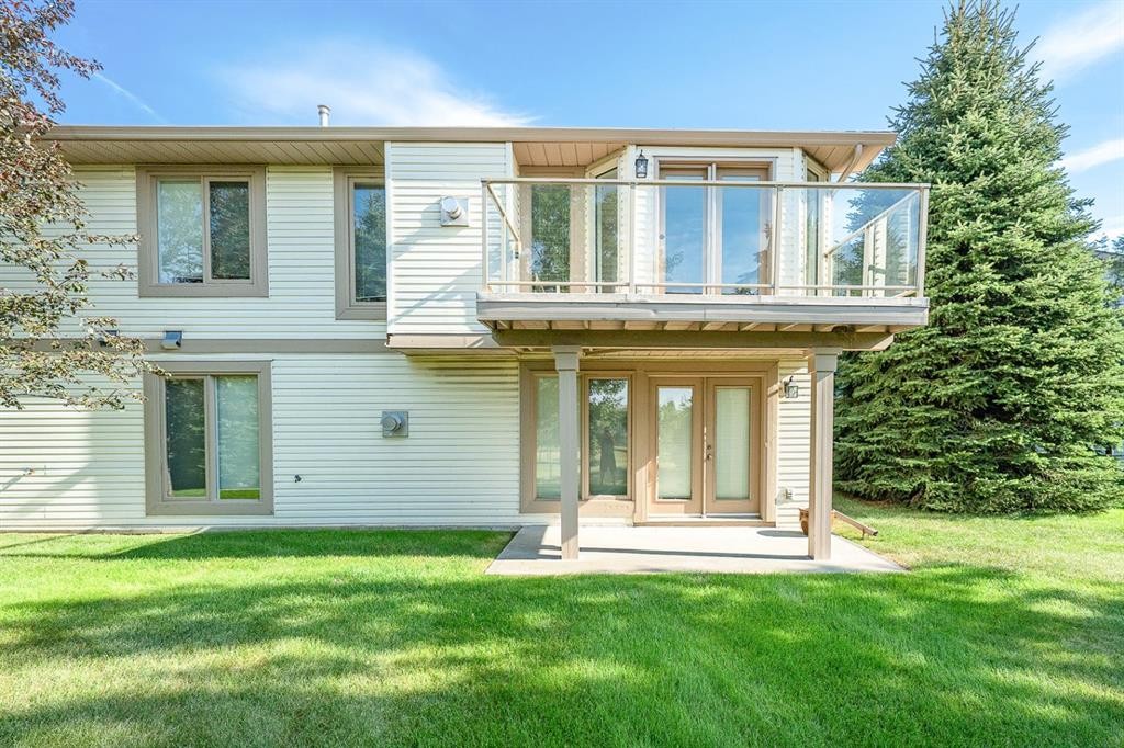 22 Douglas Woods Park Se, Calgary, AB - Outdoor