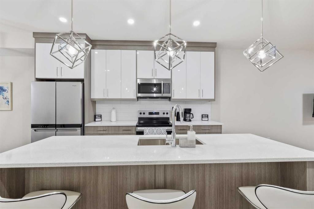 46 Red Sky Manor Ne, Calgary, AB - Indoor Photo Showing Kitchen With Upgraded Kitchen