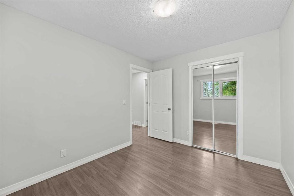 875 Pinecliff Drive Ne, Calgary, AB - Indoor Photo Showing Other Room