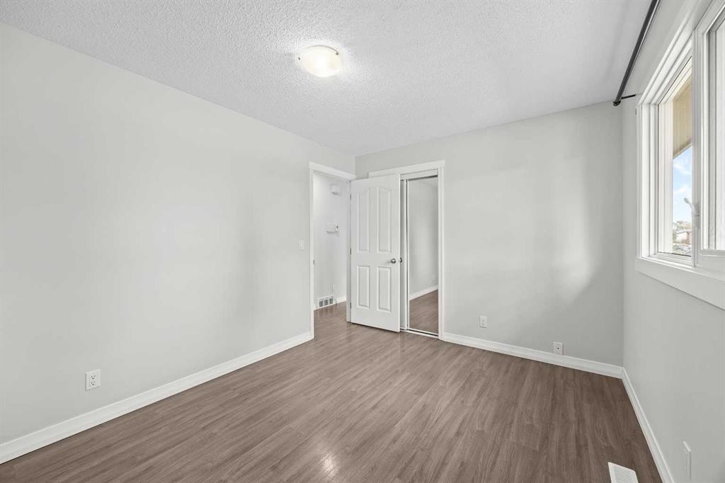 875 Pinecliff Drive Ne, Calgary, AB - Indoor Photo Showing Other Room