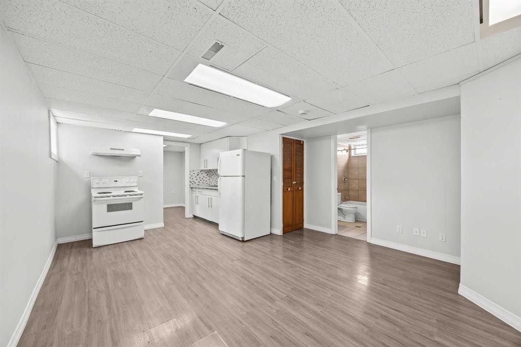 875 Pinecliff Drive Ne, Calgary, AB - Indoor Photo Showing Other Room