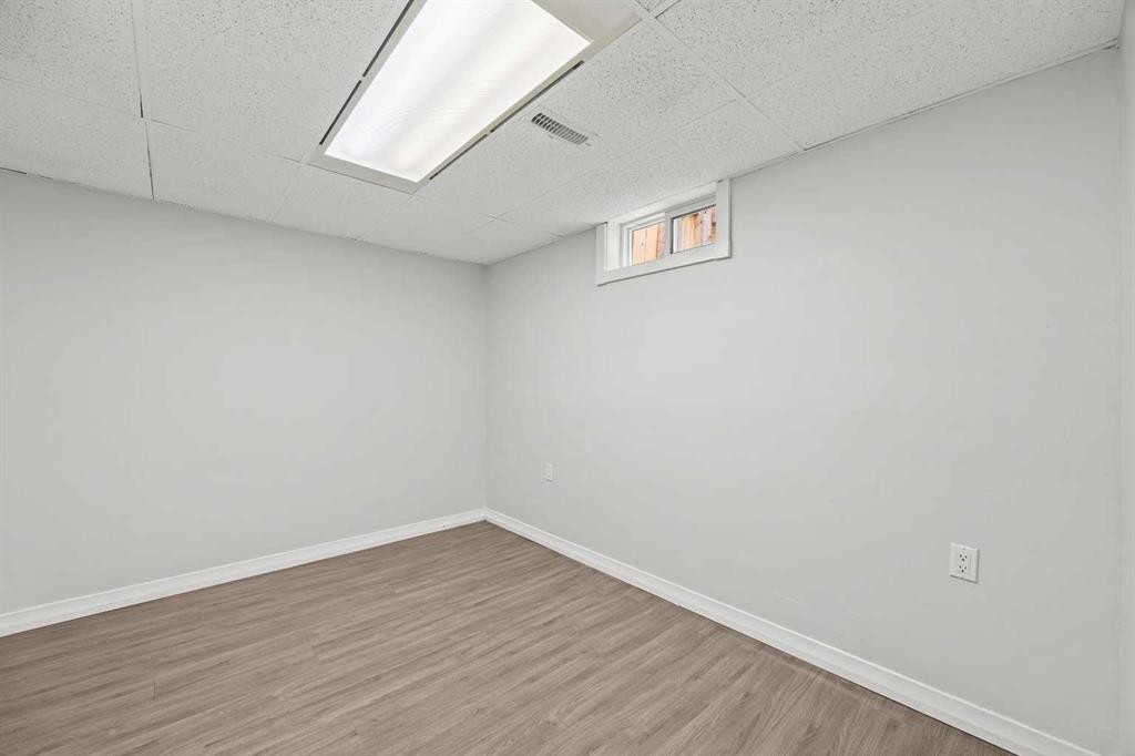 875 Pinecliff Drive Ne, Calgary, AB - Indoor Photo Showing Other Room