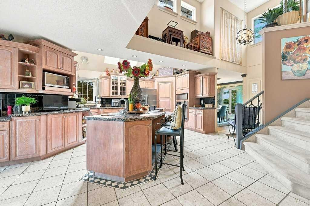 236 Chaparral Drive Se, Calgary, AB - Indoor Photo Showing Kitchen
