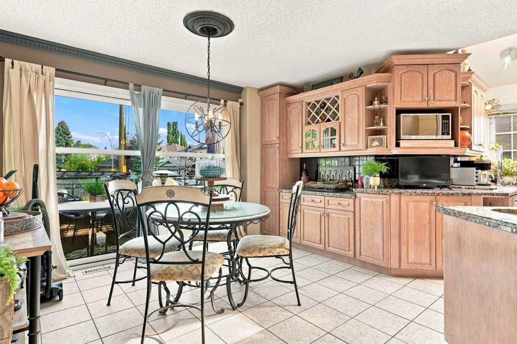 236 Chaparral Drive Se, Calgary, AB - Indoor