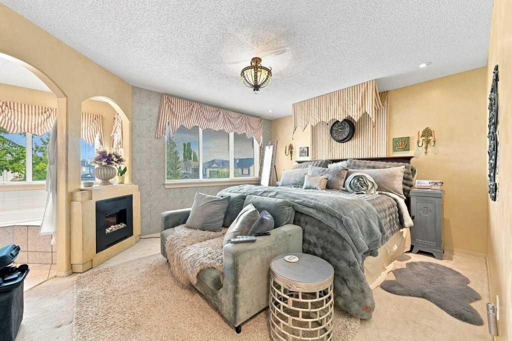 236 Chaparral Drive Se, Calgary, AB - Indoor Photo Showing Bedroom