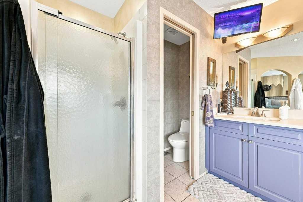 236 Chaparral Drive Se, Calgary, AB - Indoor Photo Showing Bathroom