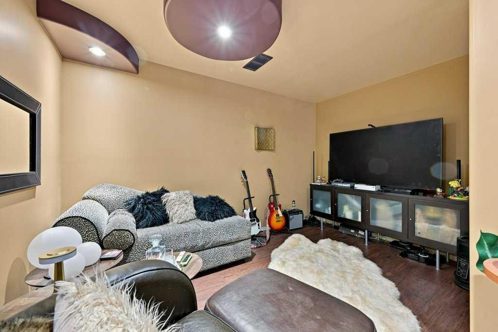 236 Chaparral Drive Se, Calgary, AB - Indoor Photo Showing Living Room