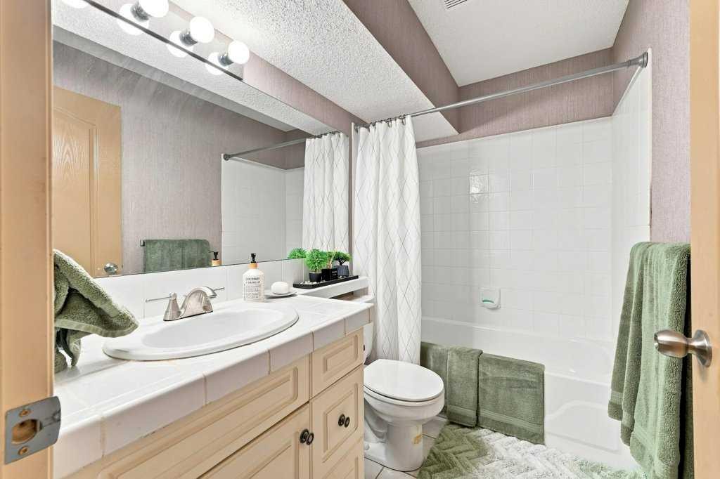 236 Chaparral Drive Se, Calgary, AB - Indoor Photo Showing Bathroom