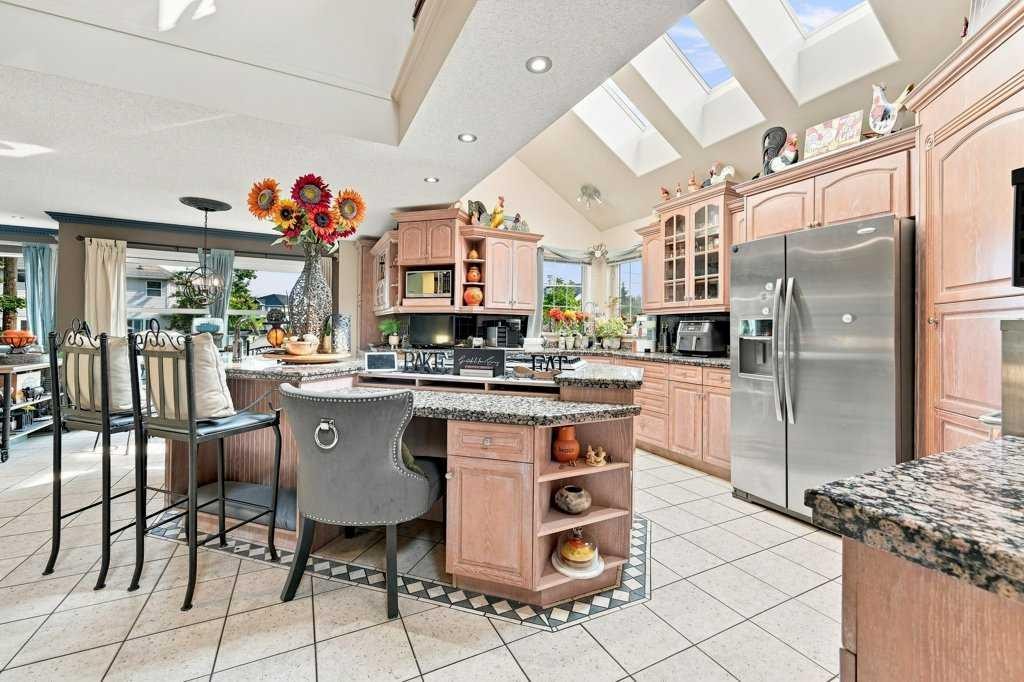 236 Chaparral Drive Se, Calgary, AB - Indoor Photo Showing Kitchen