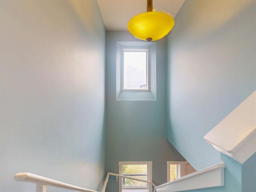 122 Midtown Boulevard Sw, Airdrie, AB - Indoor Photo Showing Other Room