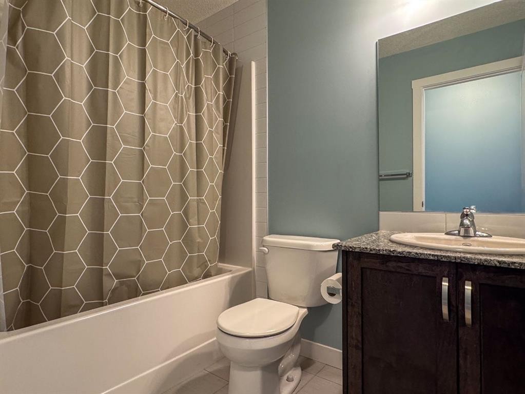 122 Midtown Boulevard Sw, Airdrie, AB - Indoor Photo Showing Bathroom