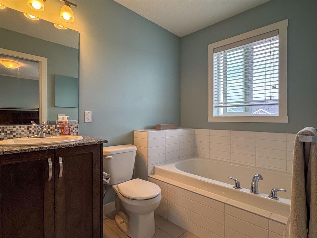 122 Midtown Boulevard Sw, Airdrie, AB - Indoor Photo Showing Bathroom