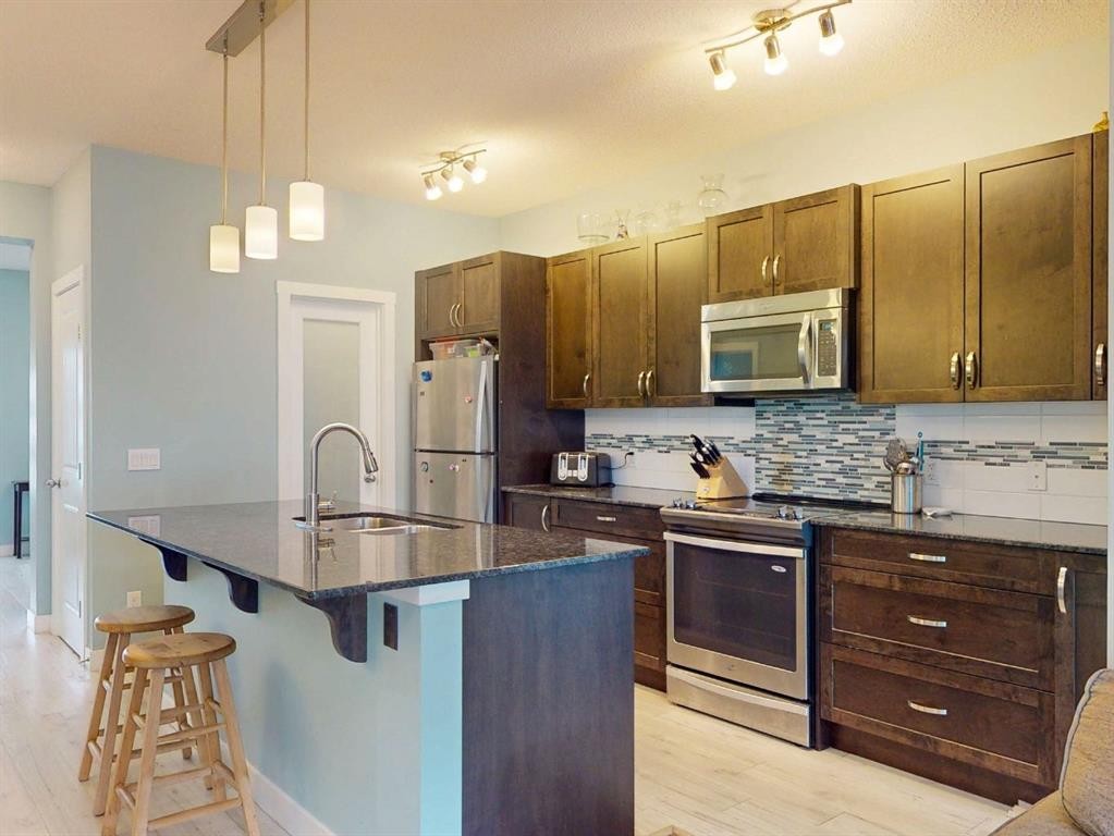 122 Midtown Boulevard Sw, Airdrie, AB - Indoor Photo Showing Kitchen