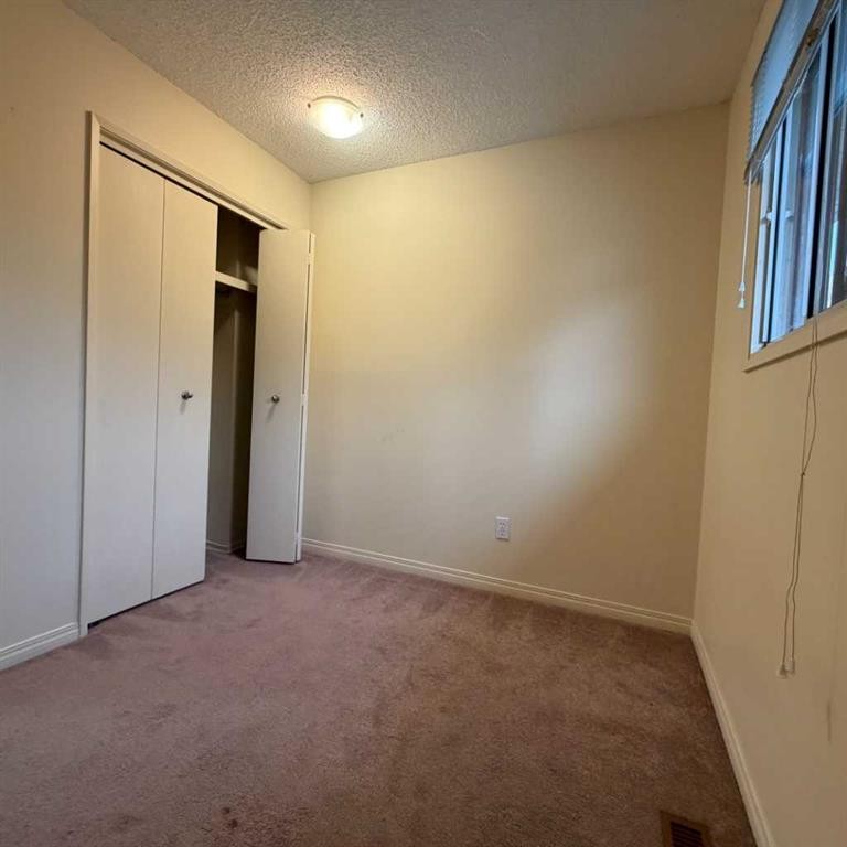 411 6 Street Ne, Calgary, AB - Indoor Photo Showing Other Room