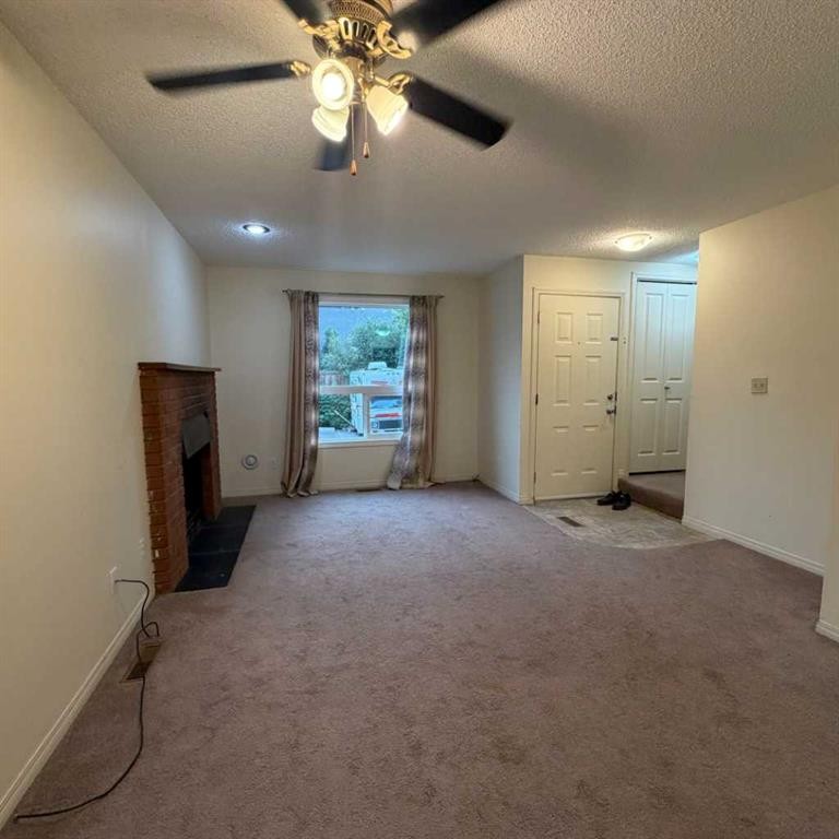 411 6 Street Ne, Calgary, AB - Indoor Photo Showing Other Room