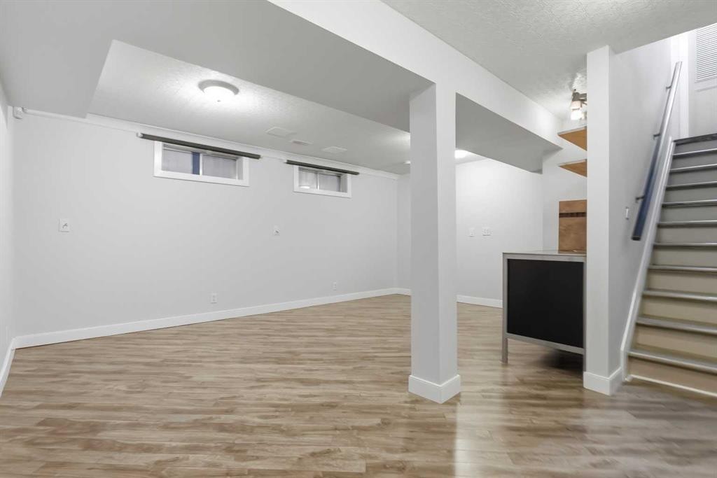 4712 60 Street Ne, Calgary, AB - Indoor Photo Showing Other Room