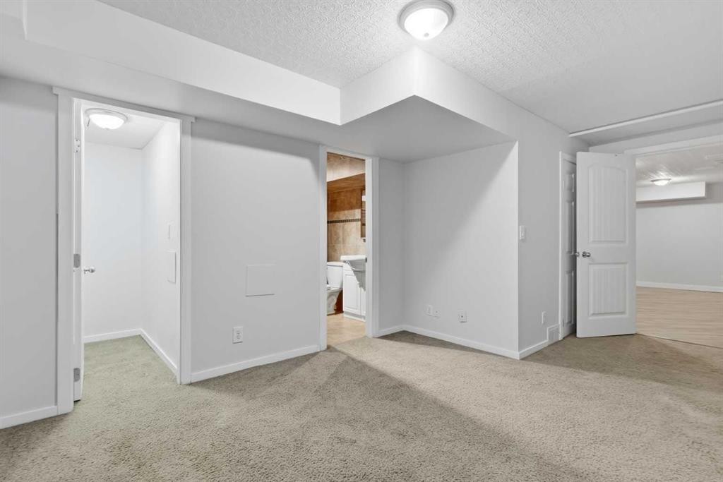 4712 60 Street Ne, Calgary, AB - Indoor Photo Showing Other Room