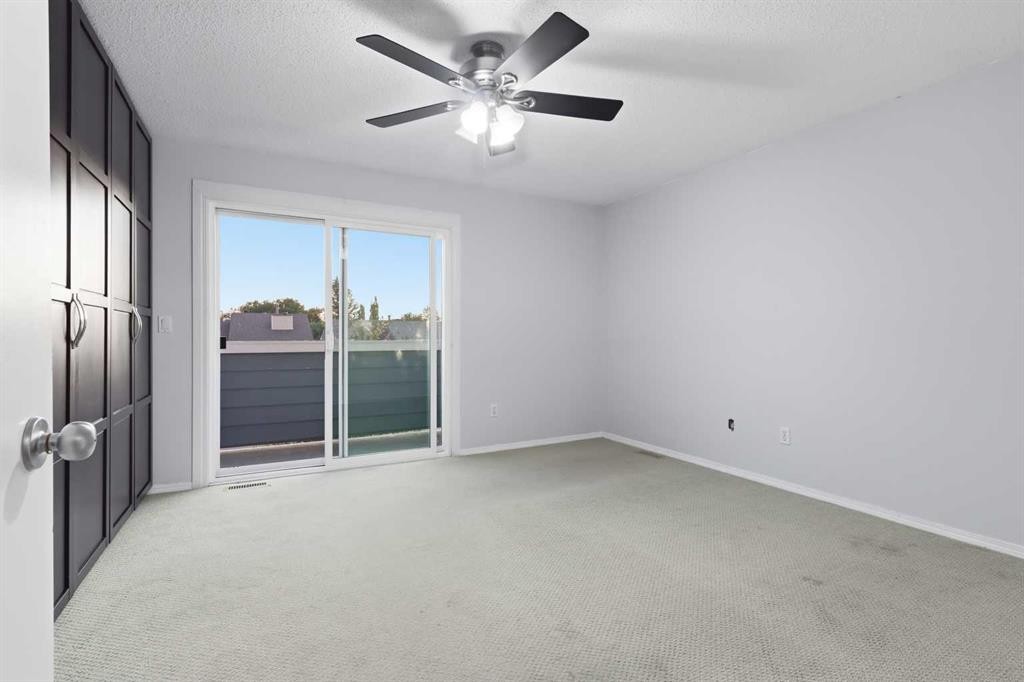 4712 60 Street Ne, Calgary, AB - Indoor Photo Showing Other Room
