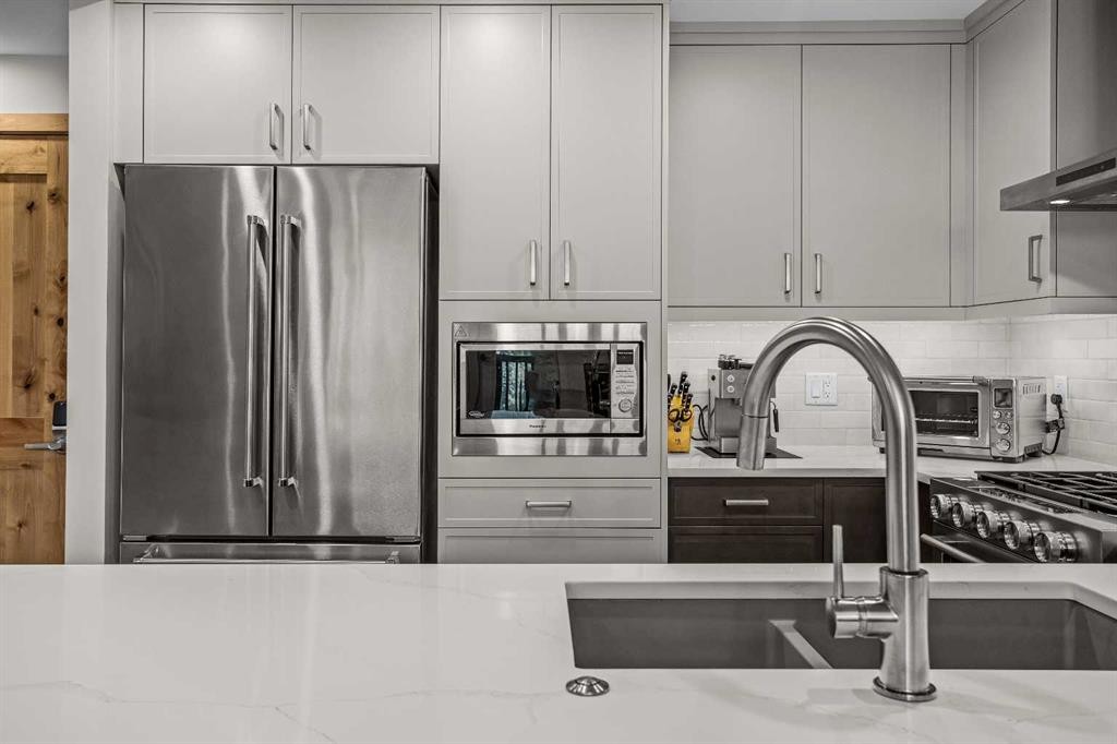 307-1505 Spring Creek Gate, Canmore, AB - Indoor Photo Showing Kitchen With Double Sink With Upgraded Kitchen
