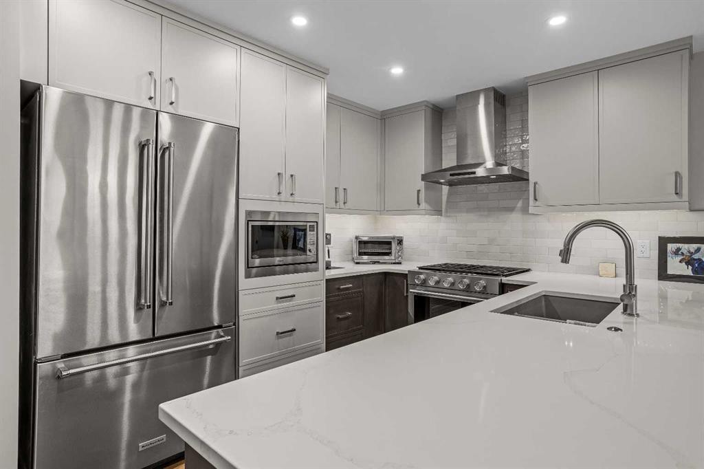 307-1505 Spring Creek Gate, Canmore, AB - Indoor Photo Showing Kitchen With Upgraded Kitchen