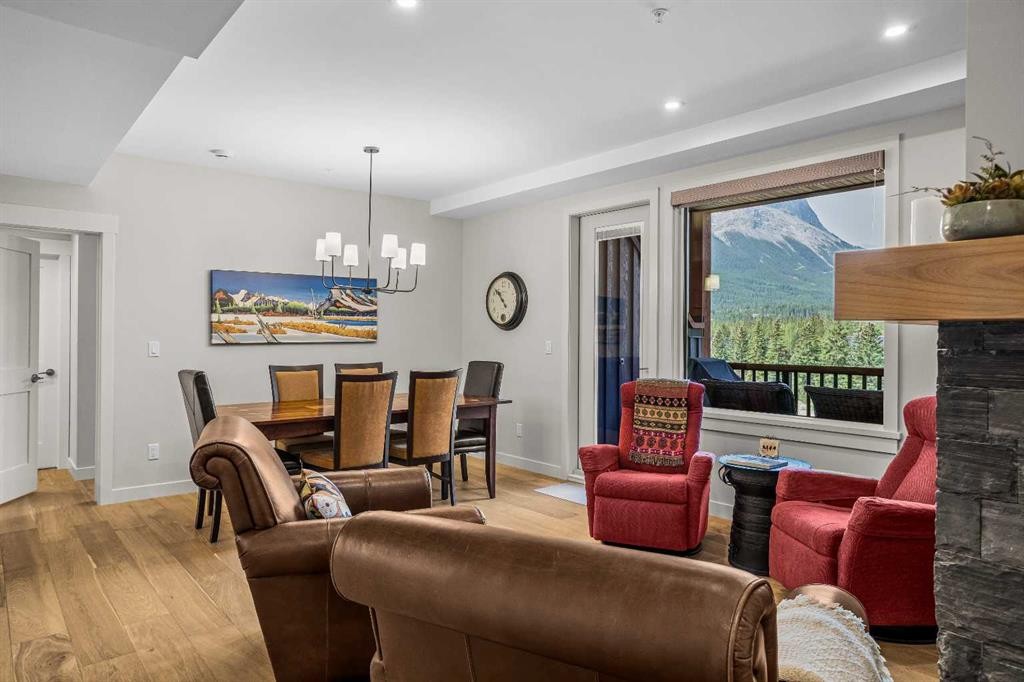 307-1505 Spring Creek Gate, Canmore, AB - Indoor Photo Showing Living Room