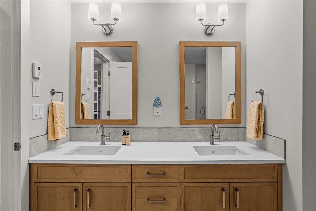 307-1505 Spring Creek Gate, Canmore, AB - Indoor Photo Showing Bathroom